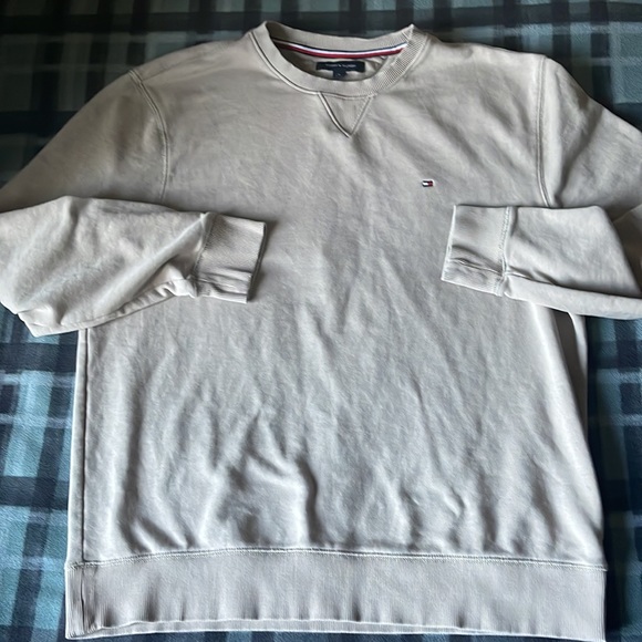 Tommy Hilfiger Tan Crewneck - Picture 2 of 2